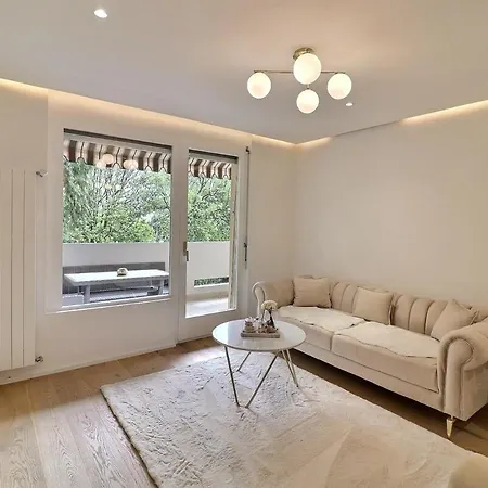 Newish 2 Bedroom Flat By The Montreux
